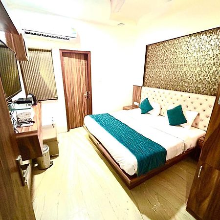 The Tomar Hospitality Hotel New Delhi Exterior photo