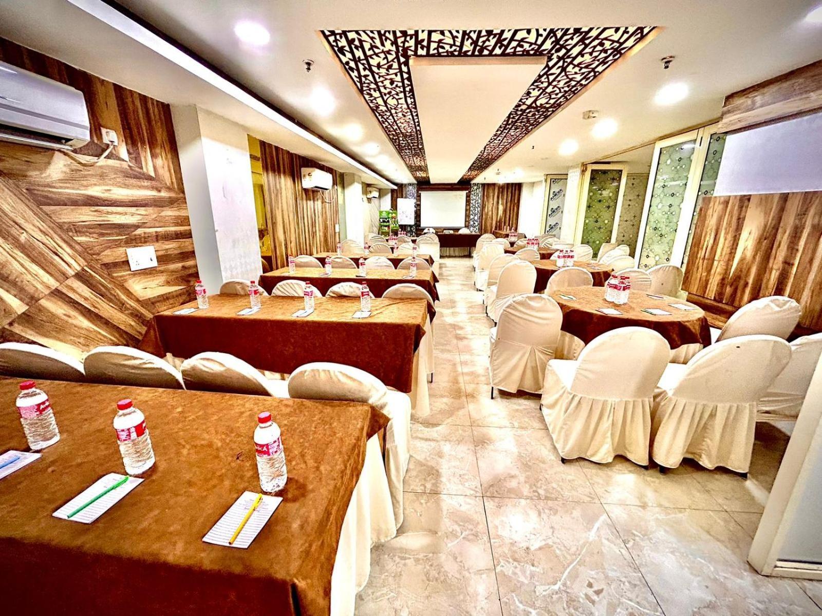 The Tomar Hospitality Hotel New Delhi Exterior photo