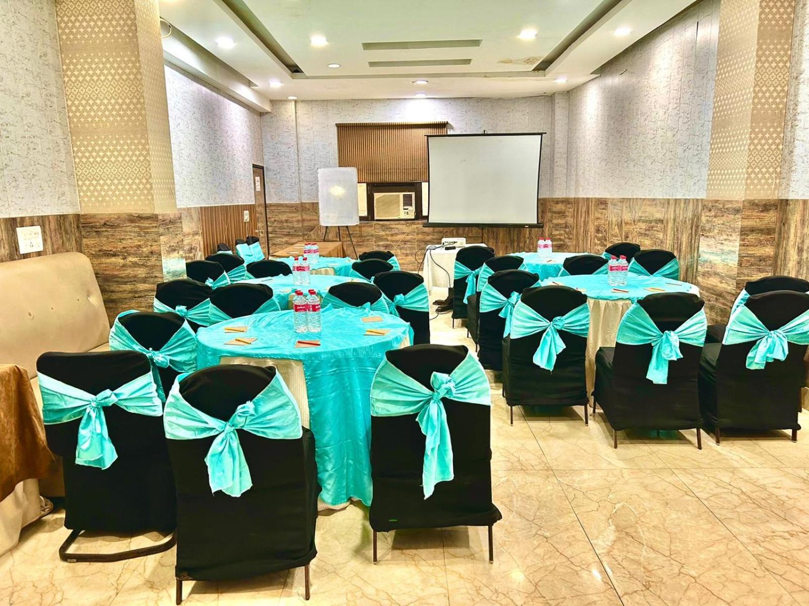 The Tomar Hospitality Hotel New Delhi Exterior photo