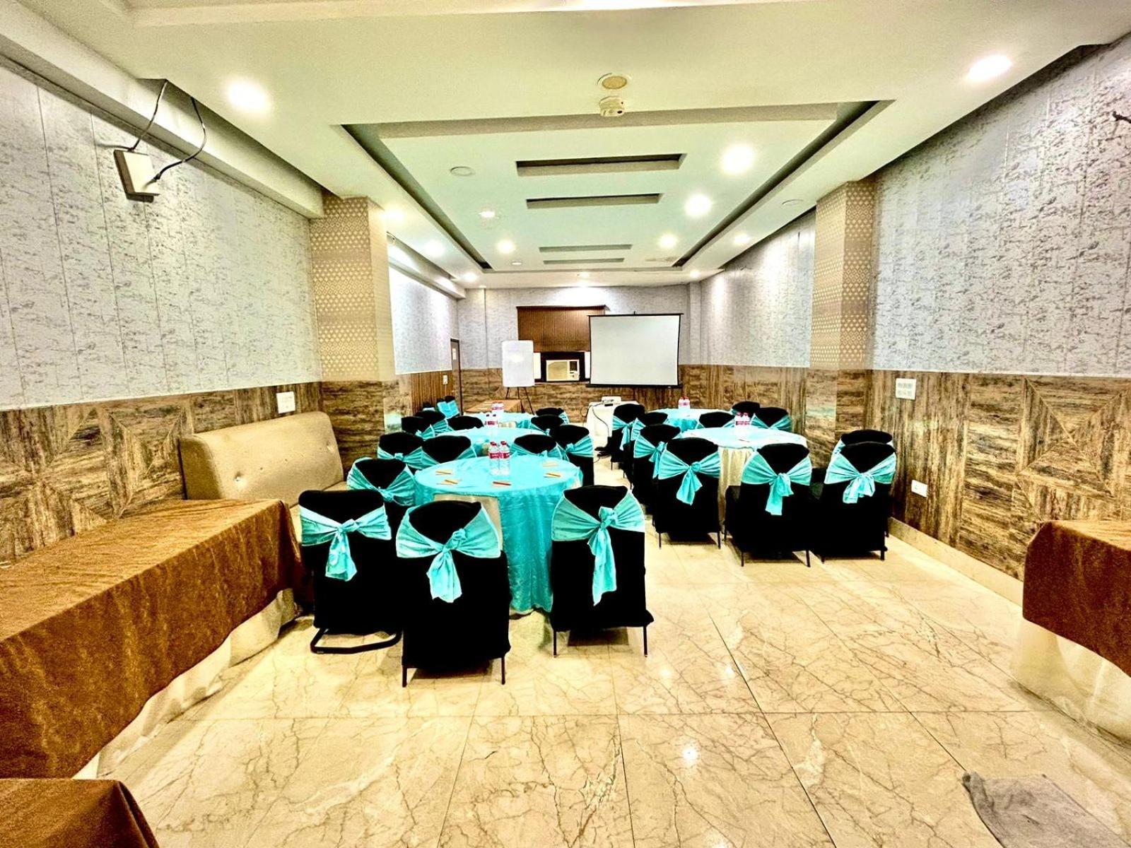 The Tomar Hospitality Hotel New Delhi Exterior photo