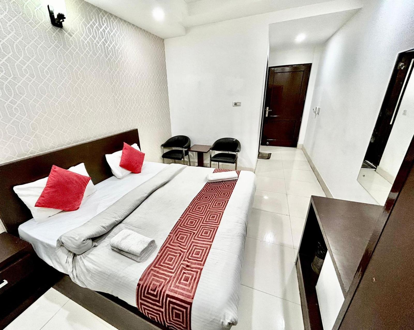The Tomar Hospitality Hotel New Delhi Exterior photo