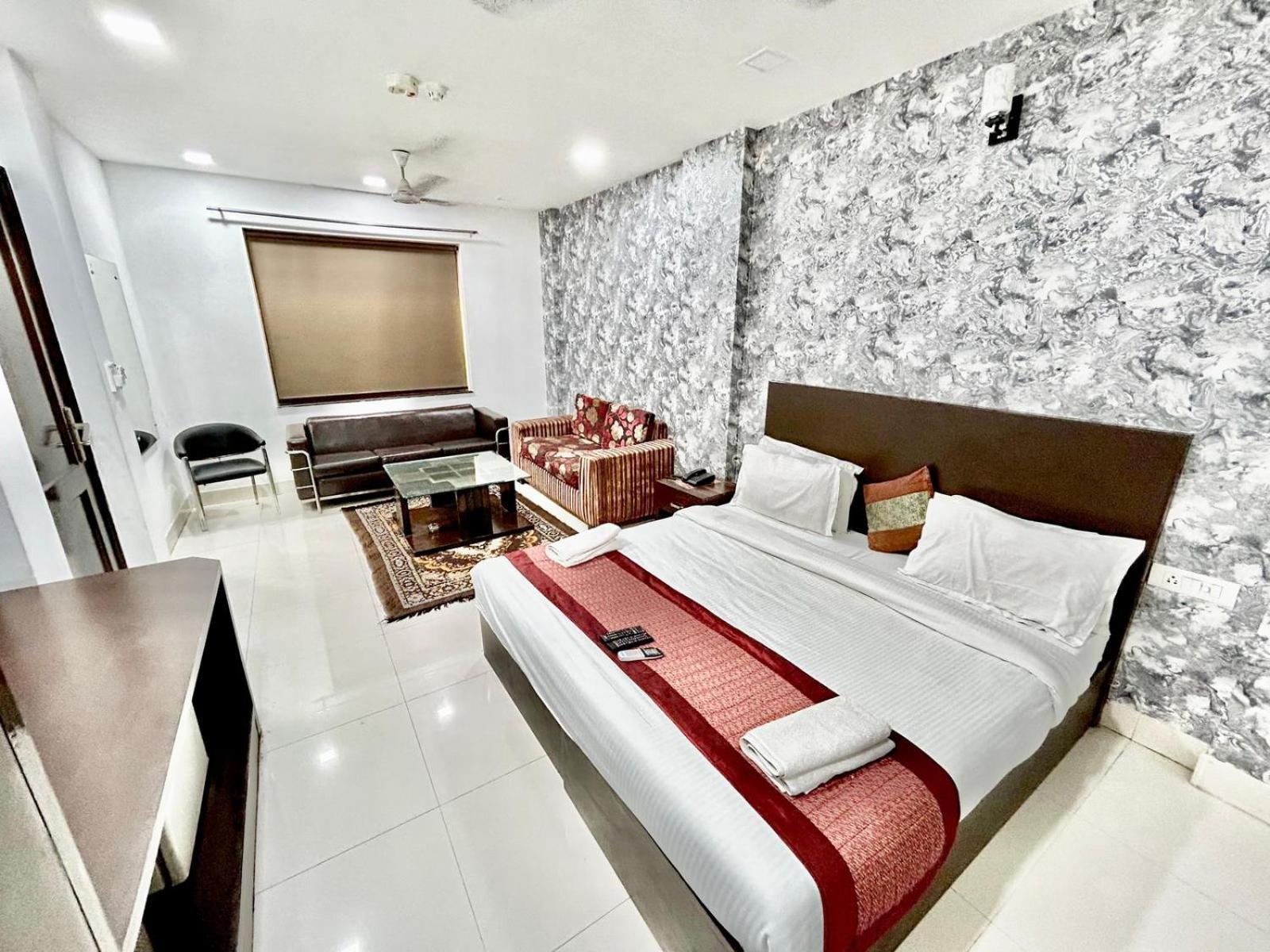 The Tomar Hospitality Hotel New Delhi Exterior photo