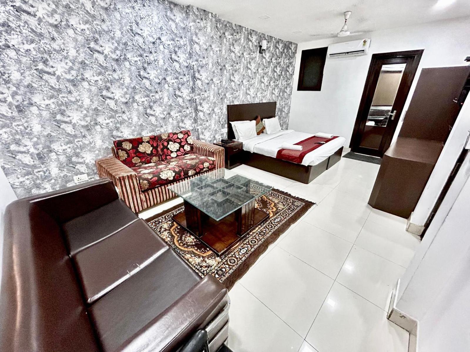 The Tomar Hospitality Hotel New Delhi Exterior photo